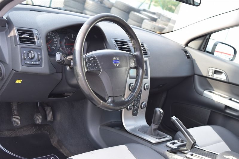 Volvo C30 1,6 80KW PO SERVISE - fotka 18 z 35
