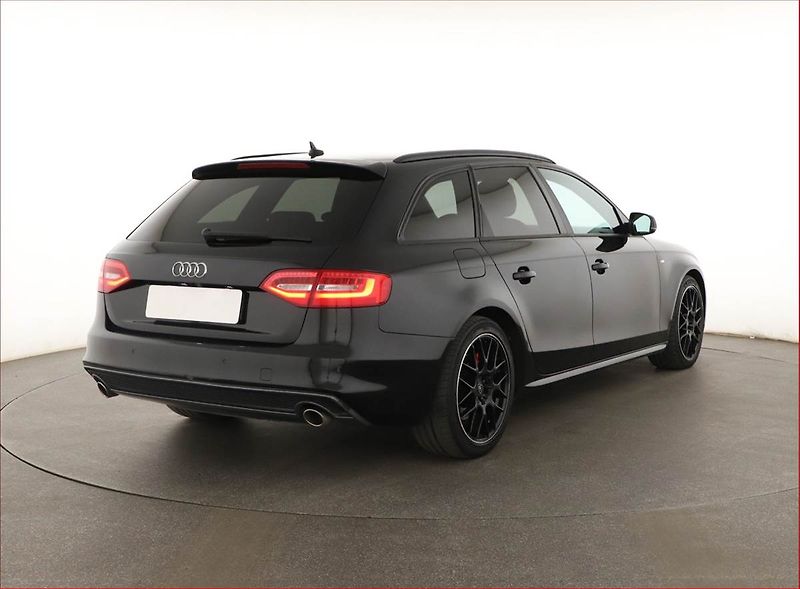 Audi A4 (2012) 3.0 TDI, Automat, Navi - fotka 5 z 20