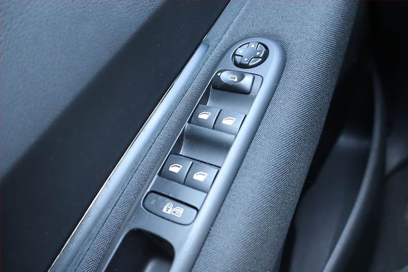 Peugeot 3008 (2014) 1.6 HDi, Serv.kniha, Tempomat - fotka 17 z 20