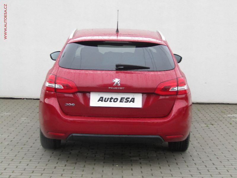 Peugeot 308 (2014) 1.2 PT, ČR, Allure, LED - fotka 5 z 17