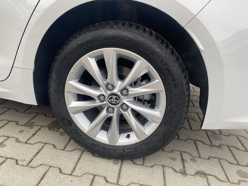 Toyota Corolla 1.8 Hybrid Comfort Tech - fotka 9 z 24