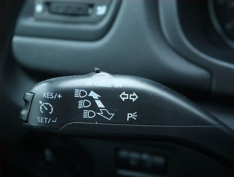 Škoda Fabia (2010) Ambition 1.2 TSI, Tempomat - fotka 15 z 16
