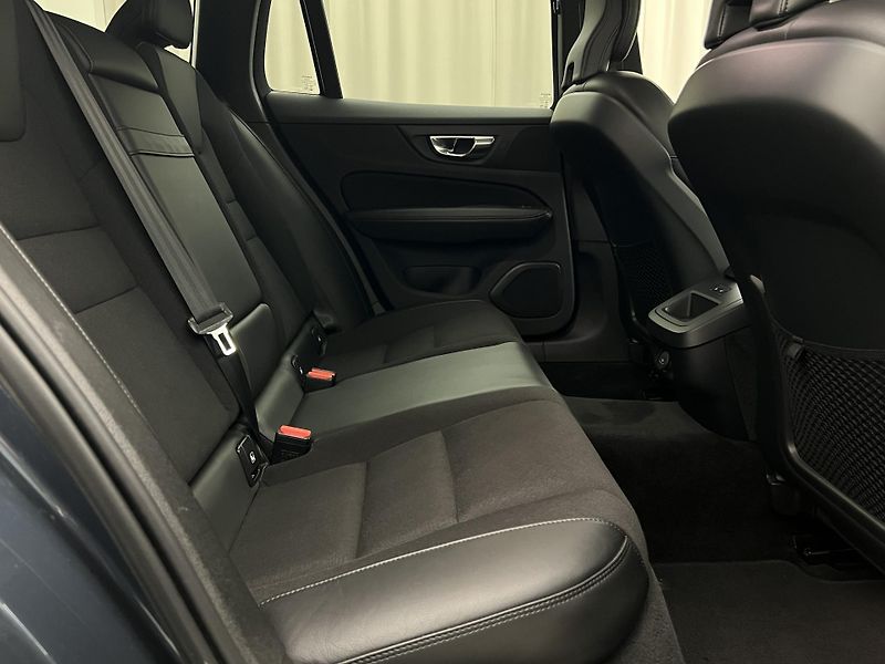 Volvo V60 B4 MOMENTUM AUT  - fotka 21 z 42