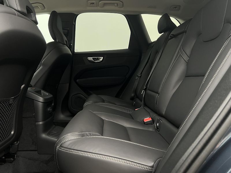 Volvo XC60 (2026) T6 AWD RECHARGE DARK PLUS AUT - fotka 5 z 47