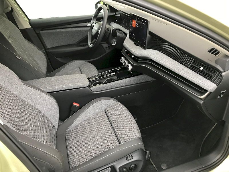 Škoda Superb (2025) SELEC TD 110/2.0 A7F - fotka 24 z 27