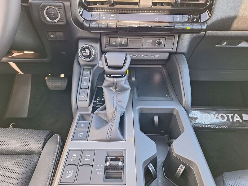 Toyota Land Cruiser MY 2027 EXECUTIVE Skyview 2.8D - fotka 10 z 13