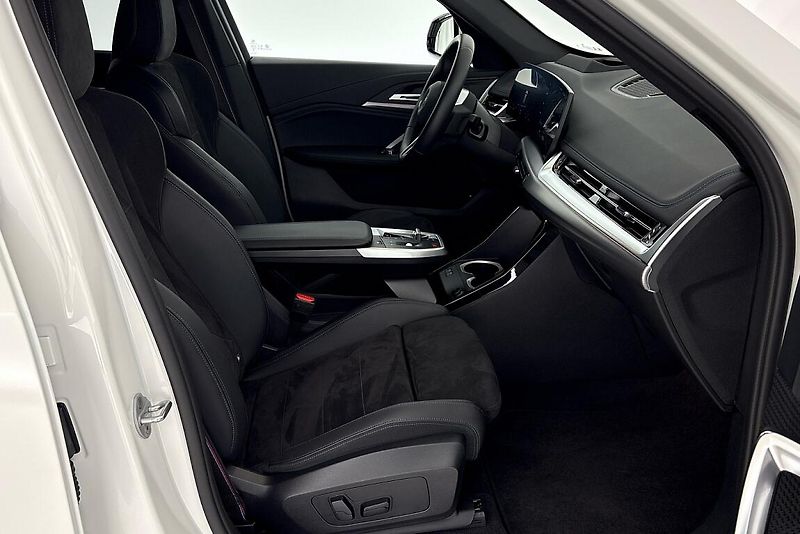 BMW iX1 eDrive20 - fotka 12 z 23