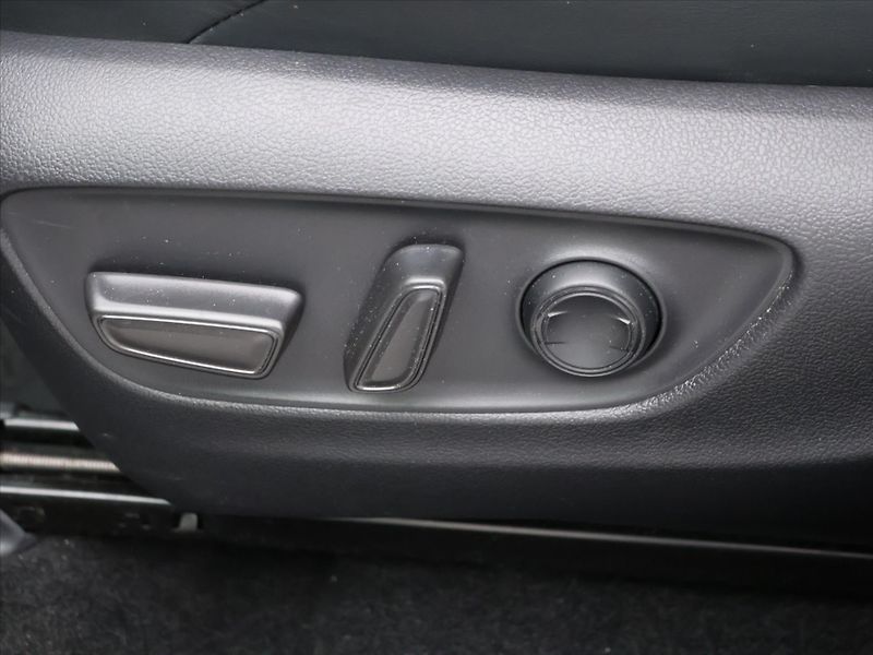 Toyota RAV4 2,5 Hybrid Black Edition 4WD e - fotka 16 z 34