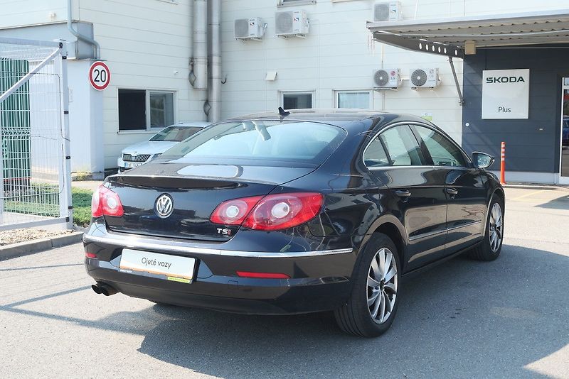 Volkswagen Passat CC - fotka 2 z 6
