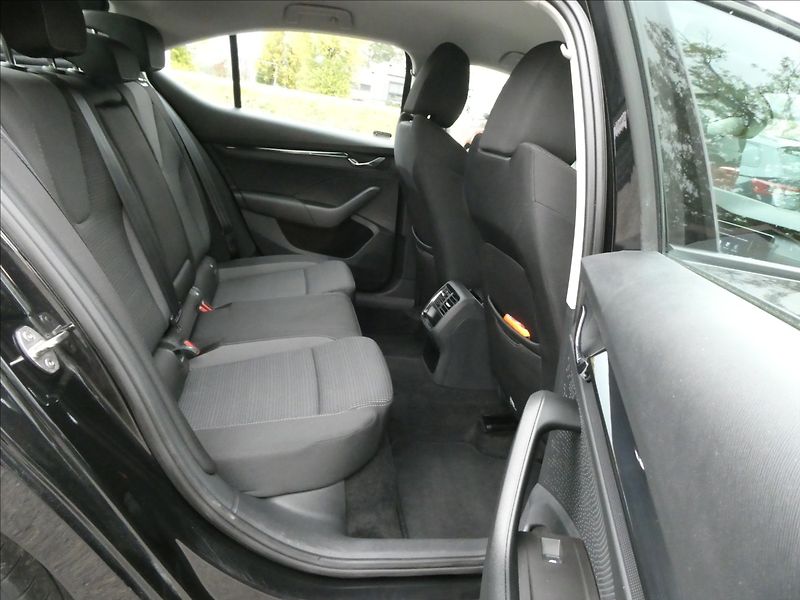 Škoda Octavia 2,0 TDi 110kW serviska,ČR,DPH - fotka 29 z 46
