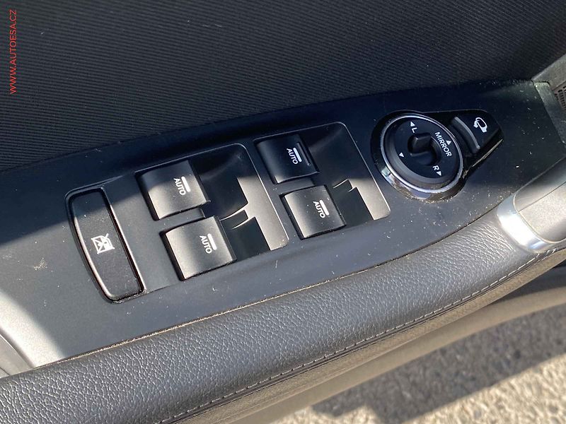 Hyundai i40 (2015) 1.7CRDi, 2.maj,ČR, Bixen - fotka 11 z 19