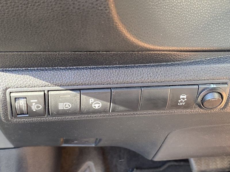 Toyota Corolla 1.8HSD, ČR-1m, StyleTech, DPH - fotka 14 z 17