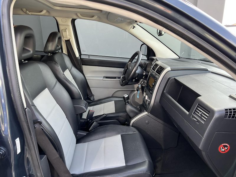 Jeep Compass 2.0CRD LIMITED 4x4 KŮŽE NAVI - fotka 34 z 44