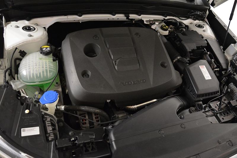 Volvo XC40 (2020) 2,0 D3 DRIVE-E Momentum PRO Aw - fotka 38 z 45