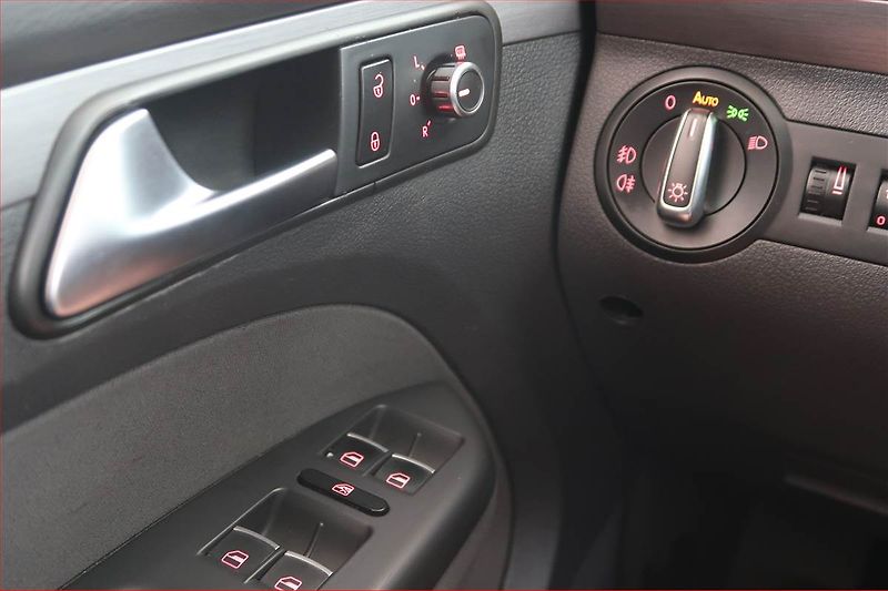 Volkswagen Touran (2011) 1.6 TDI, Tempomat - fotka 15 z 15