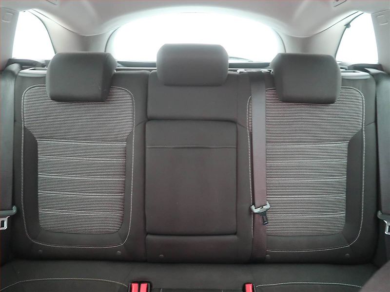 Opel Insignia (2012) 2.0 CDTI, Navi, Xenony - fotka 8 z 16