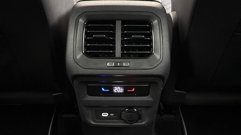 Volkswagen Tiguan Allspace 2.0 TDI DSG 4MOTION R-Line - fotka 22 z 30