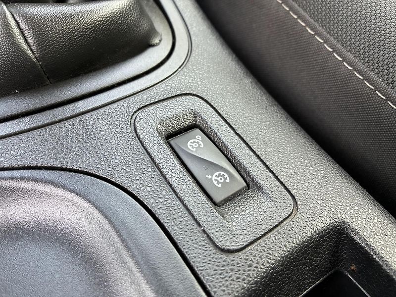 Renault Mégane 1.6-74kW,KLIMA,TAŽNÉ ZAŘÍZENÍ - fotka 18 z 23