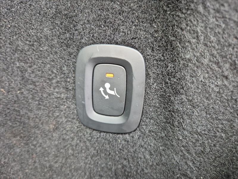 Volvo XC60 2,0 B4 AWD MOMENTUM+ - fotka 13 z 18