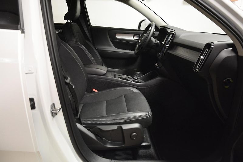 Volvo XC40 (2020) 2,0 D3 DRIVE-E Momentum PRO Aw - fotka 31 z 45