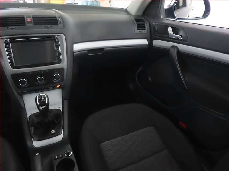 Škoda Octavia (2011) 1.2 TSI, po STK, dobrý stav - fotka 8 z 15