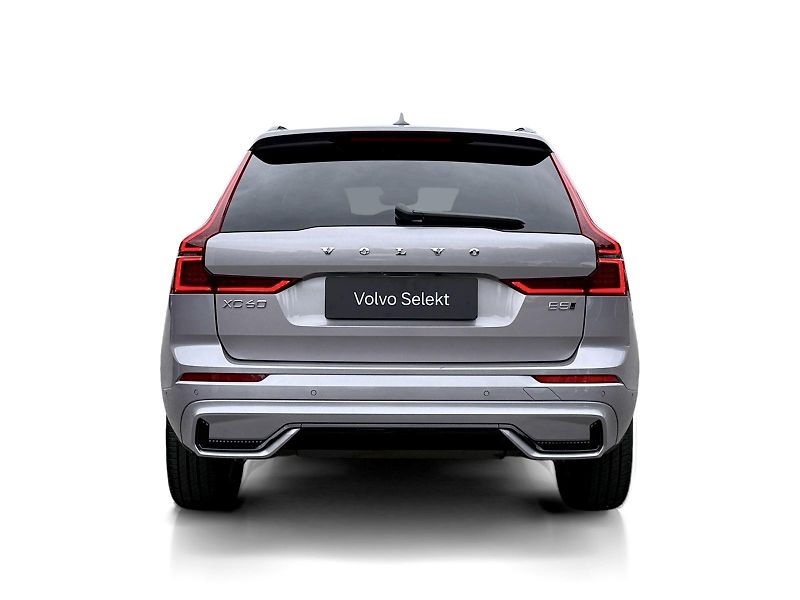 Volvo XC60 B5 AWD PLUS DARK // REZERVACE - fotka 4 z 49