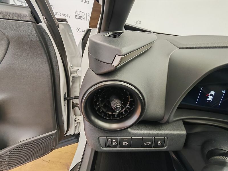 Toyota C-HR 2.0 Hybrid 4x4 Executive - fotka 28 z 44