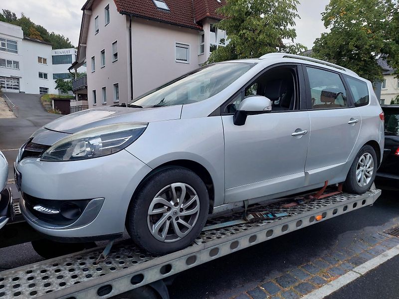 Renault Grand Scénic (2013) III. Paris De Luxe TCe 130 - fotka 35 z 41