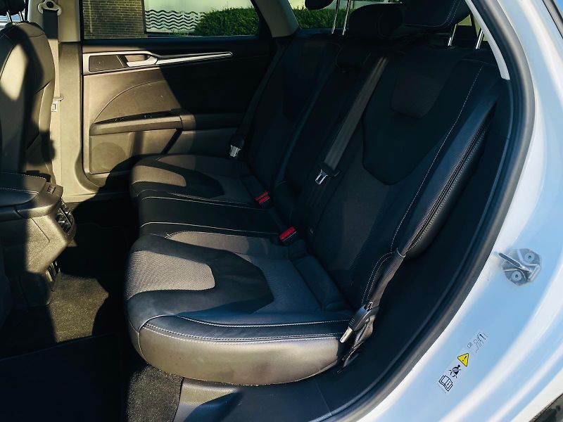 Ford Mondeo 2.0TDCi MAN VÝHŘEV SENZORY LED - fotka 30 z 46