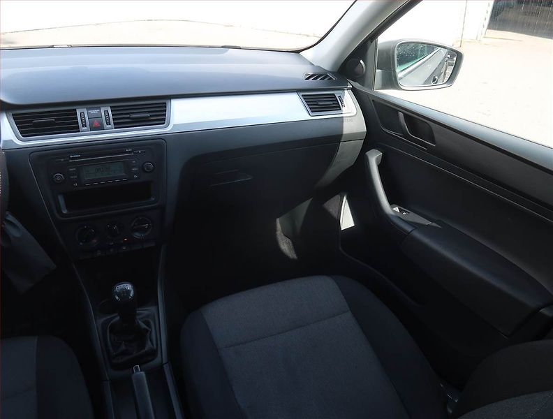 Škoda Rapid (2013) 1.2 TSI, Serv.kniha - fotka 8 z 16