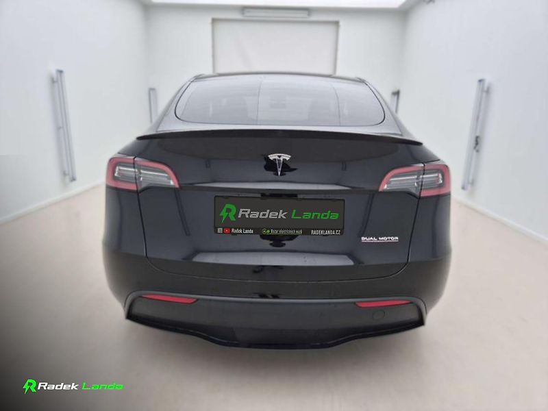 Tesla Model Y (2022) Performance Dual Motor AWD - fotka 5 z 14