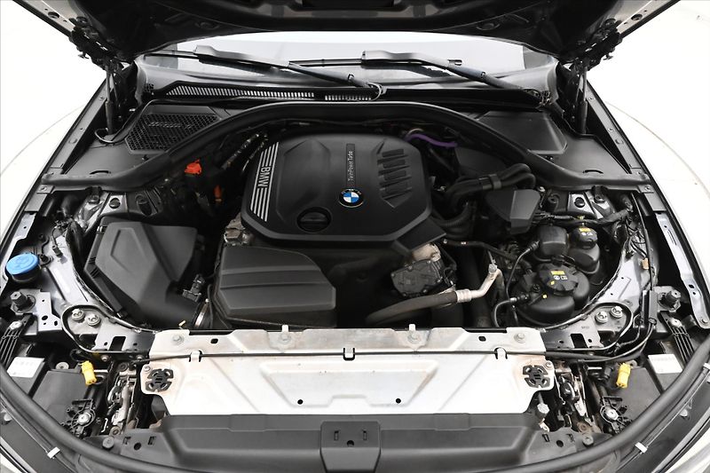 BMW Řada 3 2,0 320d 140 kW SportTouring S - fotka 9 z 32
