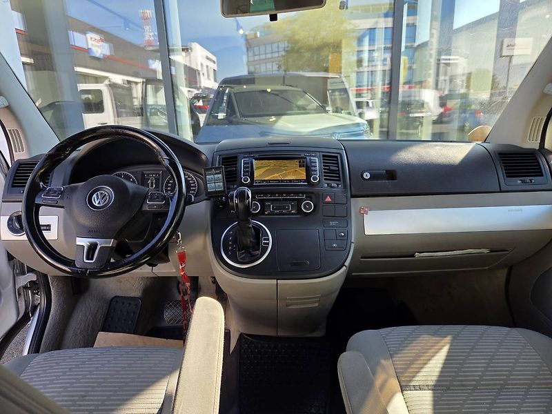 Volkswagen Multivan (2010) 2.0 TDI DSG 132kW - fotka 11 z 27