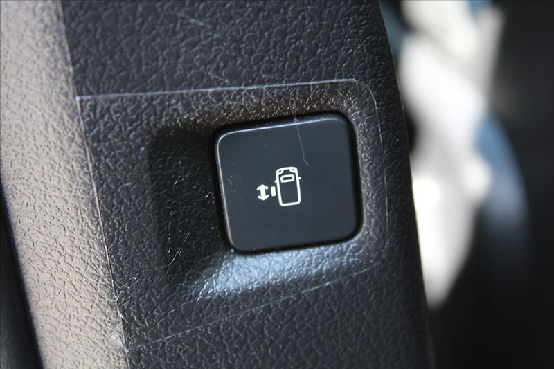 Citroën Jumpy 2,0 HDi  SHINE,A/T,DPH,8MÍST - fotka 30 z 41