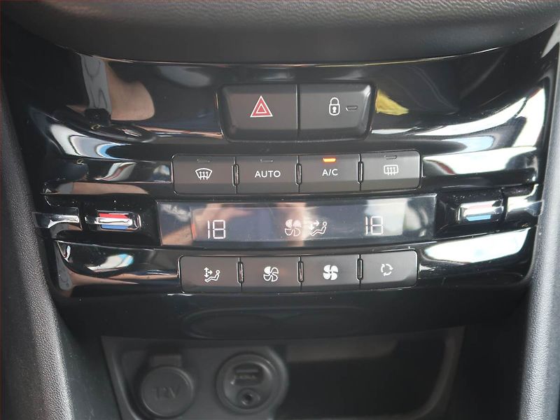 Peugeot 208 (2015) 1.2 PureTech, Tempomat - fotka 15 z 16