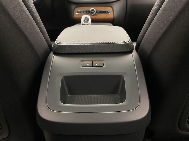 Volvo XC90 B5 AWD INSCRIPTION REZERVACE - fotka 32 z 46