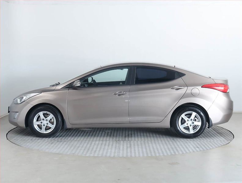 Hyundai Elantra (2011) 1.6, Serv.kniha, Tempomat - fotka 3 z 16