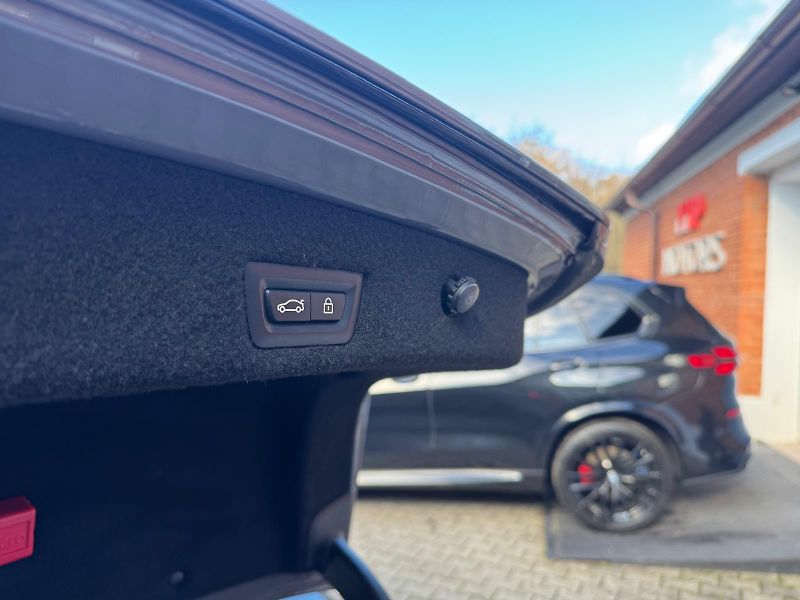 BMW Řada 7 750ixD-M-PAK-LCD-R20-B&W-FULL - fotka 45 z 46