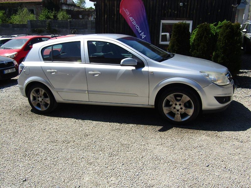 Opel Astra (2007) 1.8 16V AUTOMAT - fotka 8 z 35