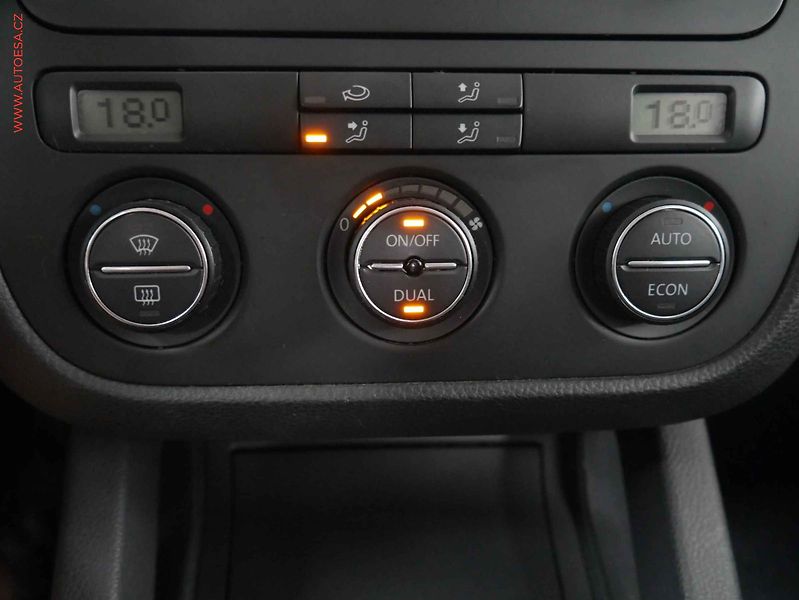 Volkswagen Golf (2007) 1.6i, ČR, autoAC - fotka 13 z 15