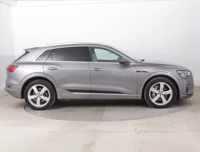 Audi e-tron (2019) 50 quattro, SoH 88% - fotka 6 z 21