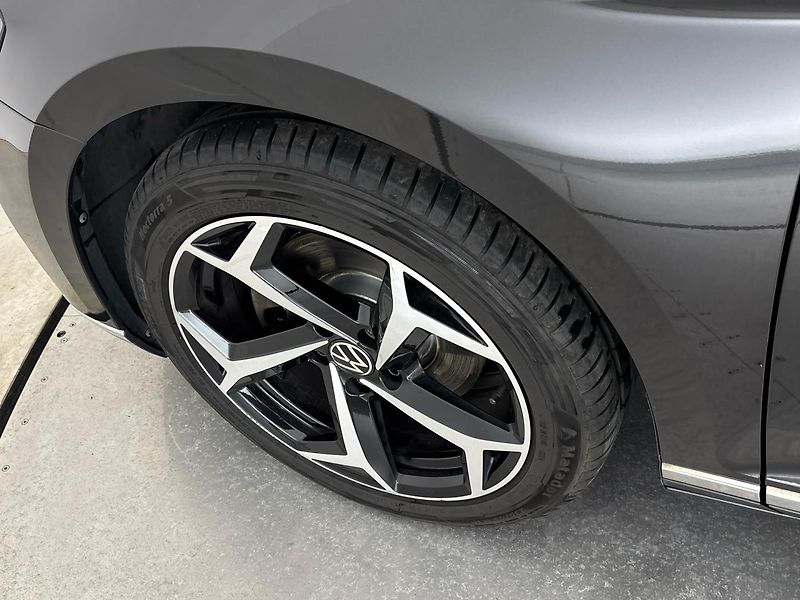 Volkswagen Passat Elegance DSG - fotka 30 z 30