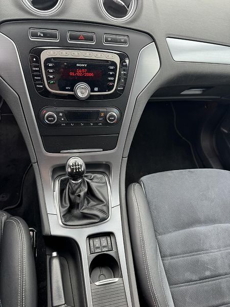Ford Mondeo 1,6EcoBoost Titanium Plus, ČR - fotka 16 z 23