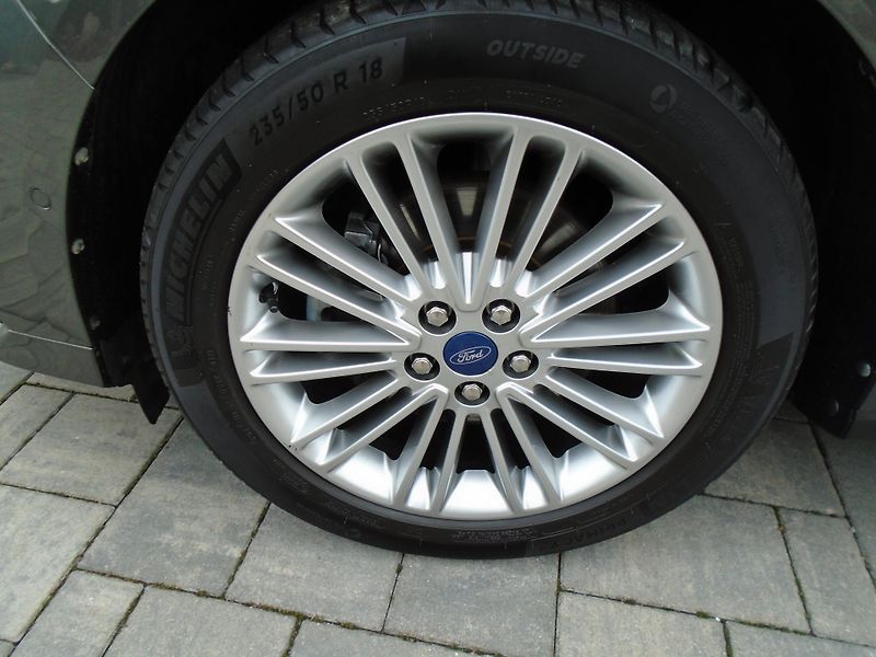 Ford Galaxy 2.5 Durarec FHEV Vignale 7míst - fotka 9 z 46