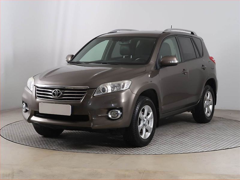 Toyota RAV4 (2011) 2.2 D-4D, 4X4, Tempomat - fotka 2 z 17