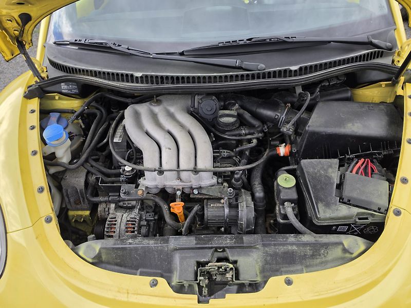 Volkswagen New Beetle 2.0 i  - fotka 19 z 19