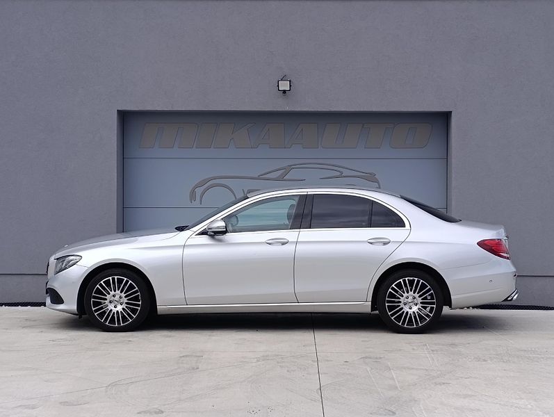 Mercedes-Benz Třídy E 220d 143kW 4MATIC ČR  - fotka 8 z 34