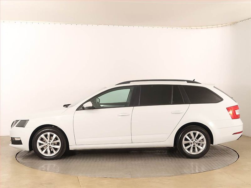 Škoda Octavia (2018) 1.6 TDI, Automat, Navi - fotka 3 z 18