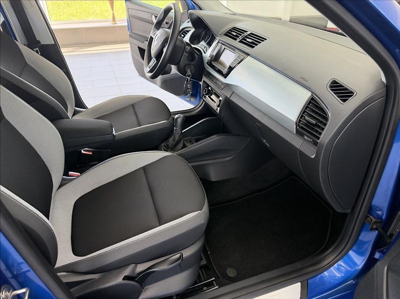 Škoda Fabia 1,2 TSi, 1.maj,klimatronic, BT - fotka 12 z 29