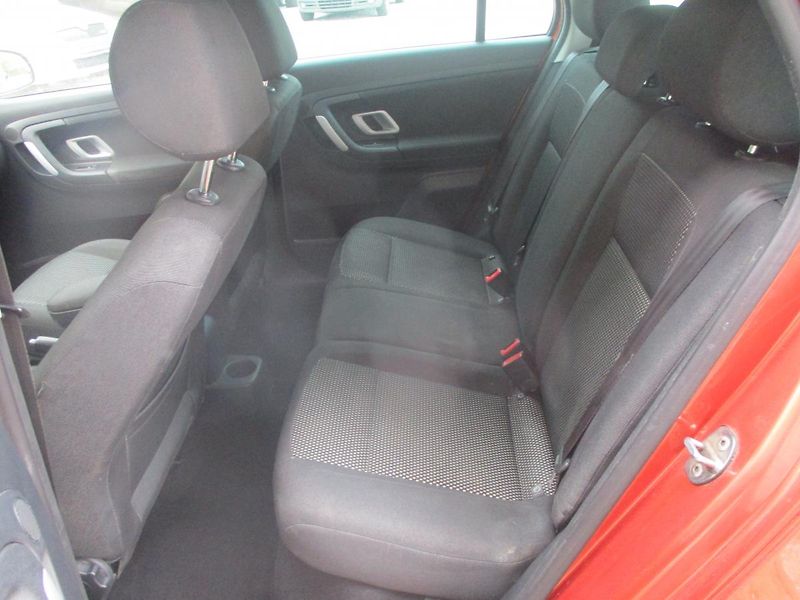 Škoda Fabia 1.6i SCOUT - fotka 12 z 32